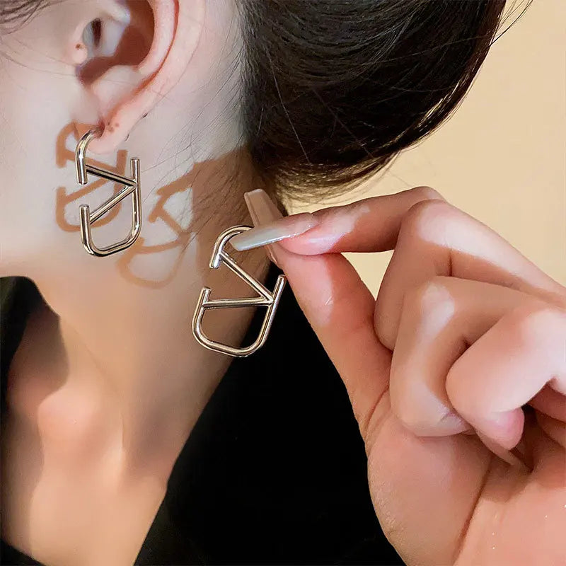 Modern Geometric Ear Studs – Fashion Statement